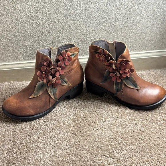 Ankle Boots With Flower - Picture 2 of 8